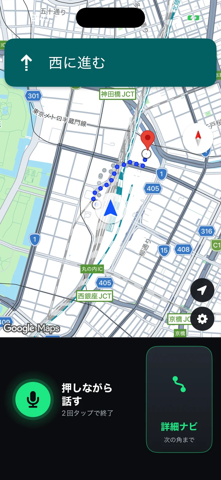 徒歩の案内中の画面。地図の上に次の指示、下に「押しながら話す」ボタンと「詳細ナビ」ボタン